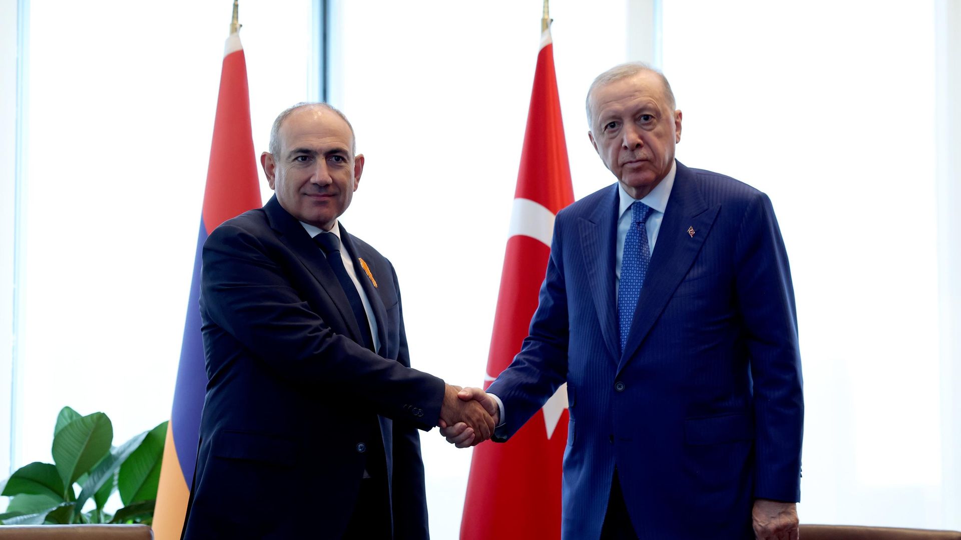 Cumhurbaşkanı Erdoğan, Ermenistan Başbakanı Paşinyan'la görüştü