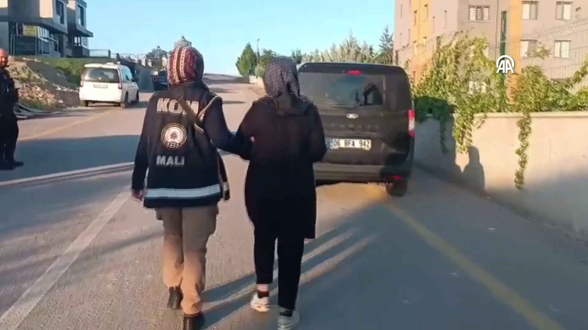 TOKİ'nin arsasıyla 90 milyon liralık dolandırıcılık iddiası: Onlarca kişi yakalandı