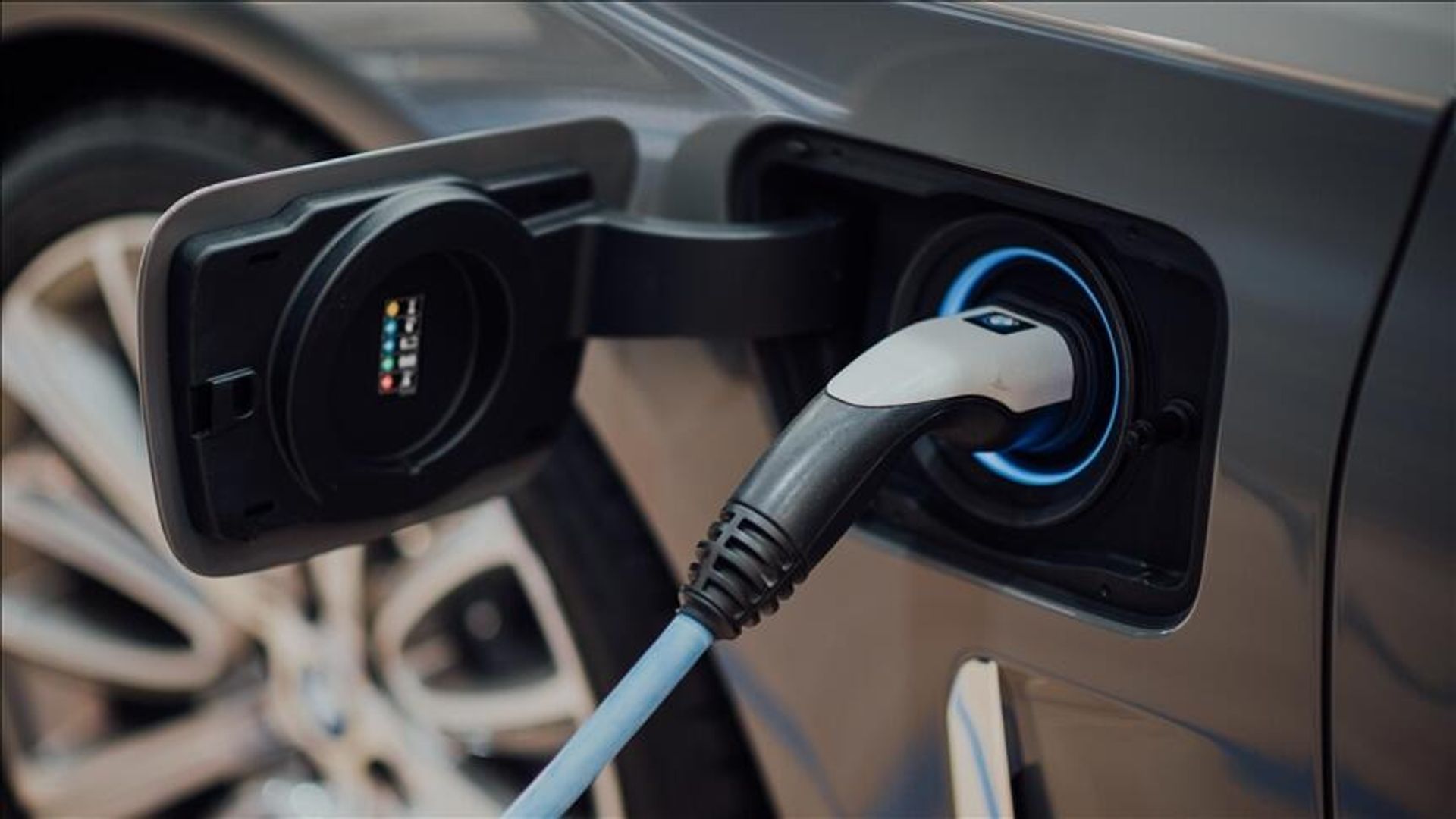 Elektrikli araçlara kilometre bazlı vergi mi geliyor? DMM’den açıklama