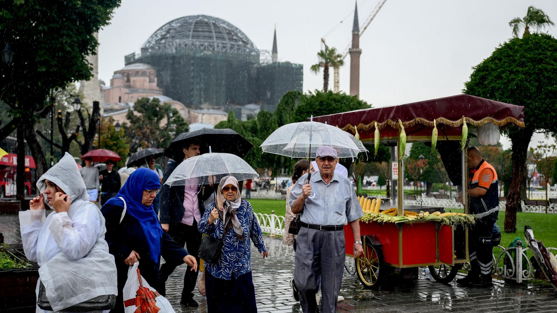Balkanlar üzerinden geliyor: Meteoroloji ve AKOM uyardı, İstanbul’da 4 gün boyunca sürecek