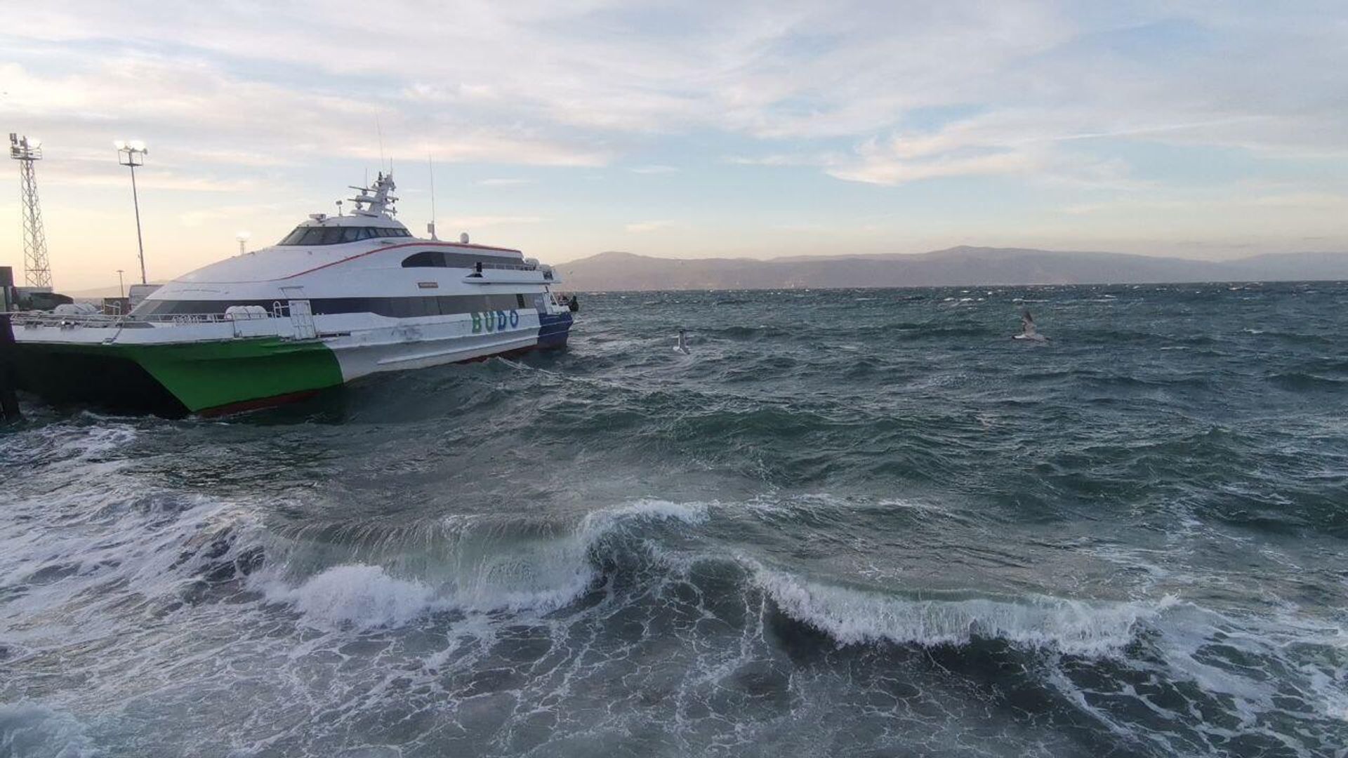 BUDO'da deniz ulaşımına hava engeli: 12 sefer iptal oldu