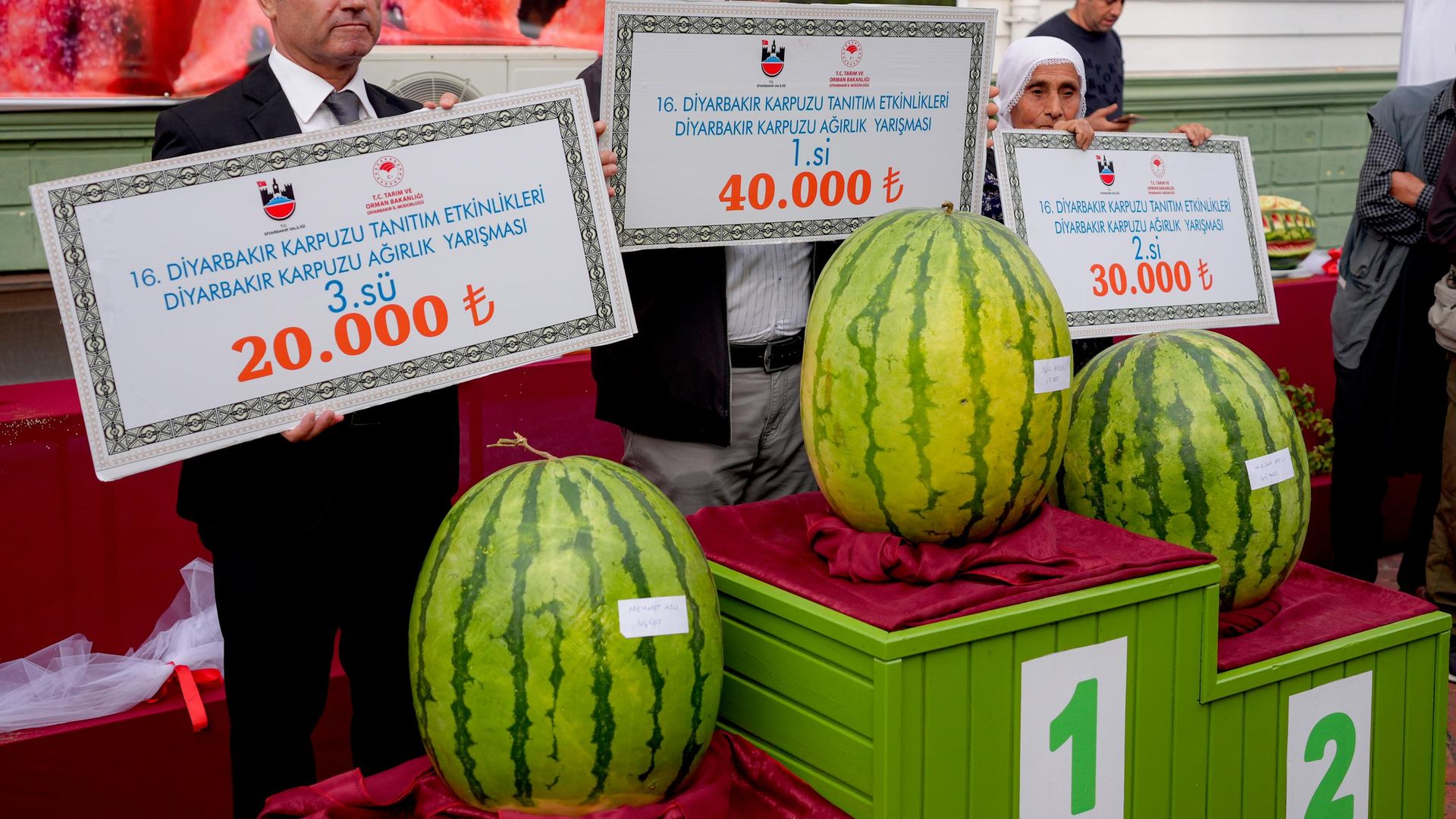 Diyarbakır'da 47 kilo 900 gramlık karpuz birinci oldu