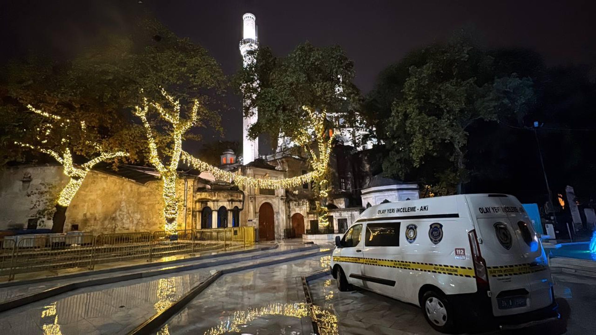 Eyüpsultan Camisi'nde silah sesleri duyuldu: 2 şüpheli gözaltına alındı