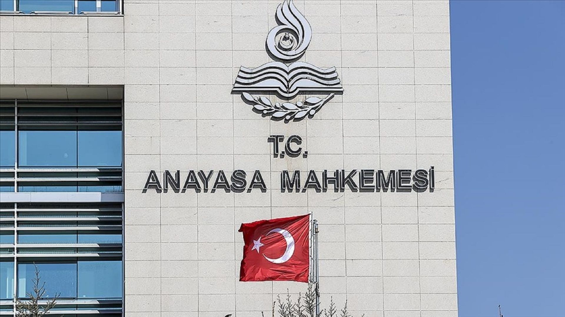 AYM'den süresiz nafaka kararı: 'Süresiz olarak' ibaresi iptal edildi