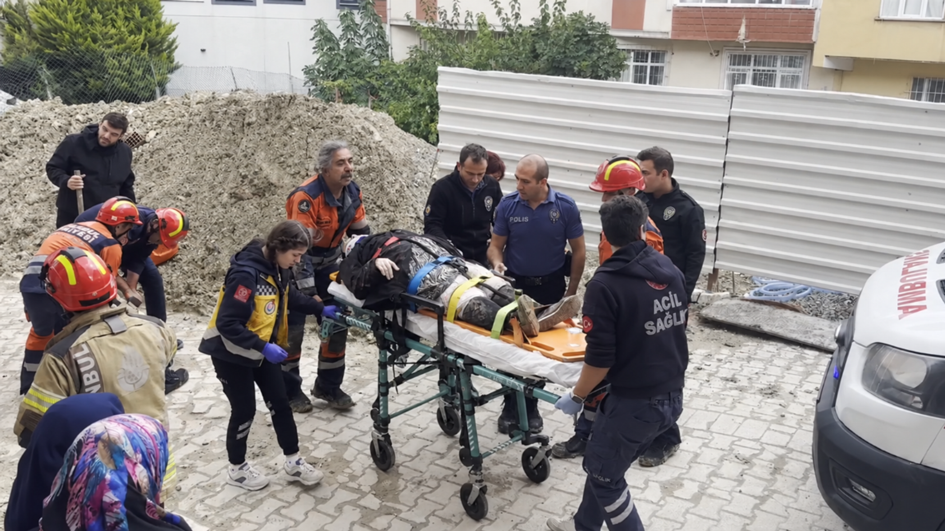 Rögar kapağı açıldı, yaşlı kadın metrelerce aşağı düştü