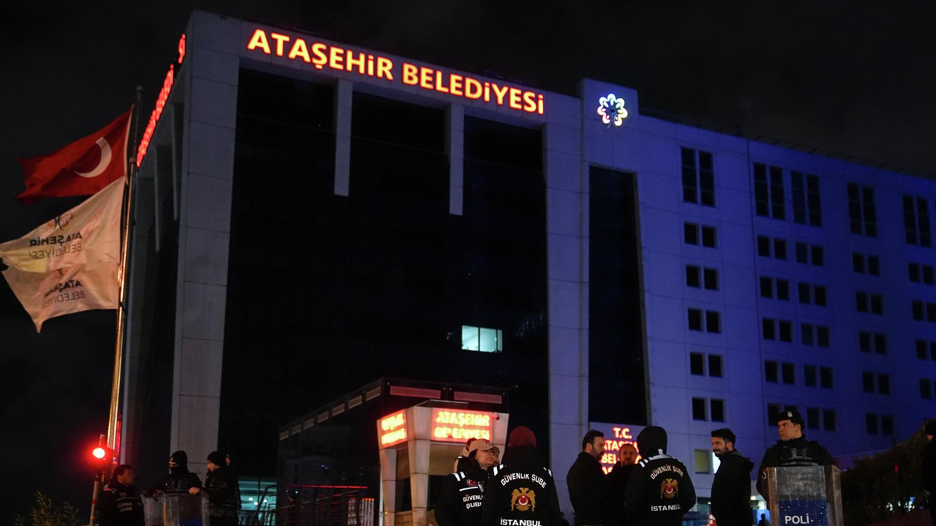 Ataşehir Belediyesi'ne operasyon: Başkanvekili Murat Güneş ve 12 kişi gözaltına alındı