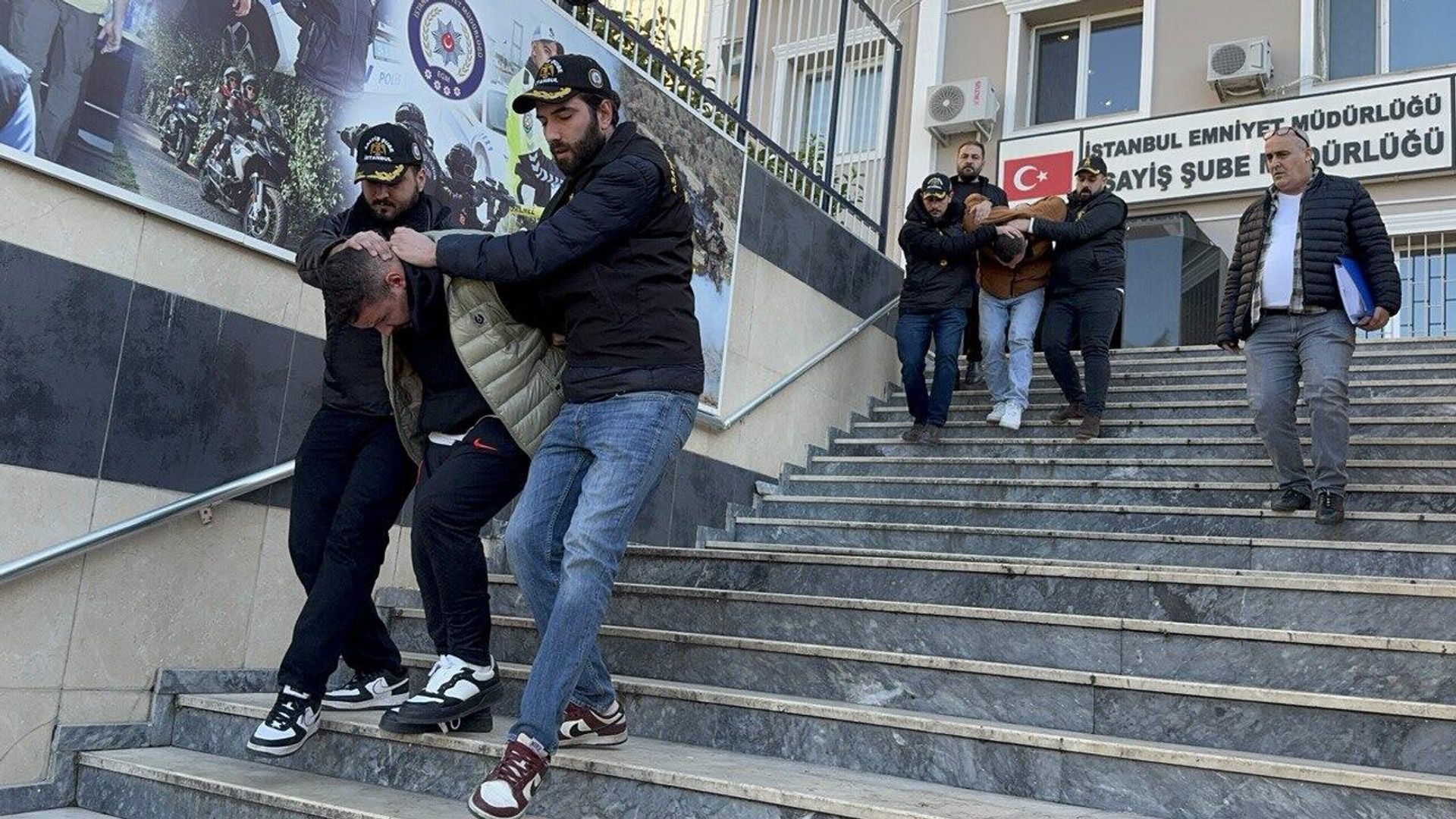 'Daltonlar' operasyonu: 12’si adli süreçteki çocuk olmak üzere 33 şüpheli hakkında gözaltı kararı verildi