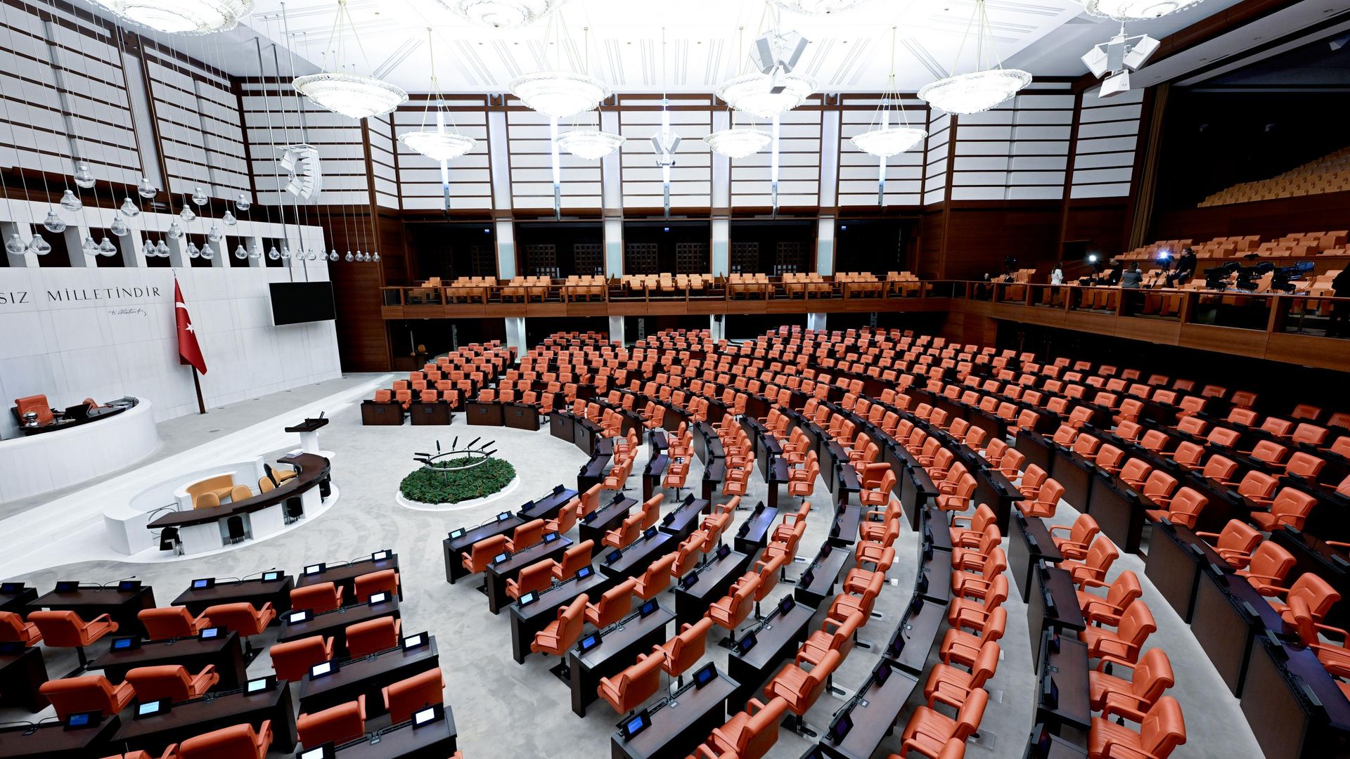 AK Parti'den fonların tasfiyesi ve geri ödemelere ilişkin yaklaşık 10 maddelik kanun teklifi
