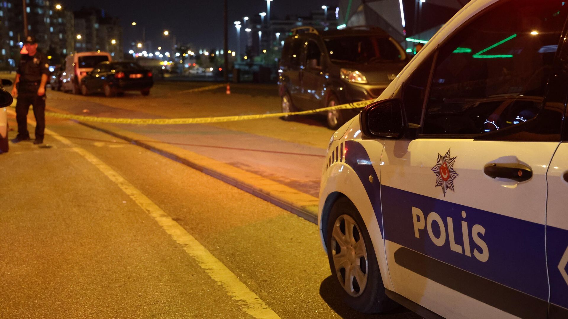 Ankara'nın Pursaklar ilçesinde uygulama noktasında polislere ateş açıldı: Bir polis hayatını kaybetti