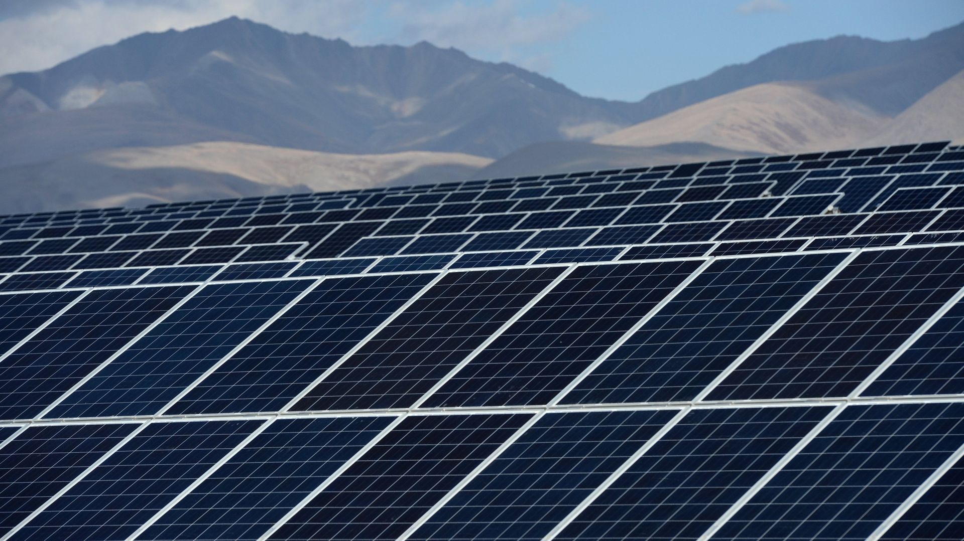 Enerji Bakanı duyurdu: Güneş ve rüzgardan elektrik üretiminde tarihi rekor kırıldı
