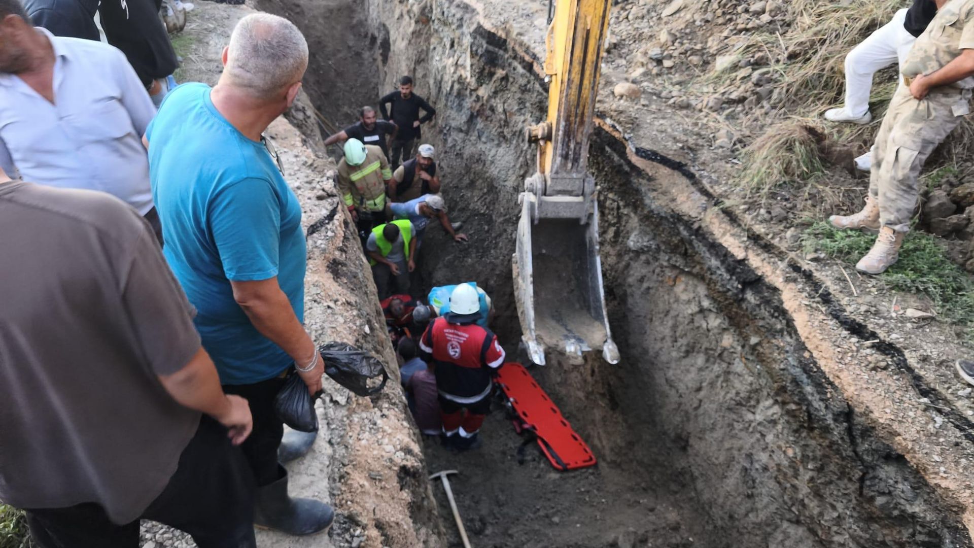 Hatay'da altyapı çalışmasında göçük: 1 işçi toprak altında kaldı