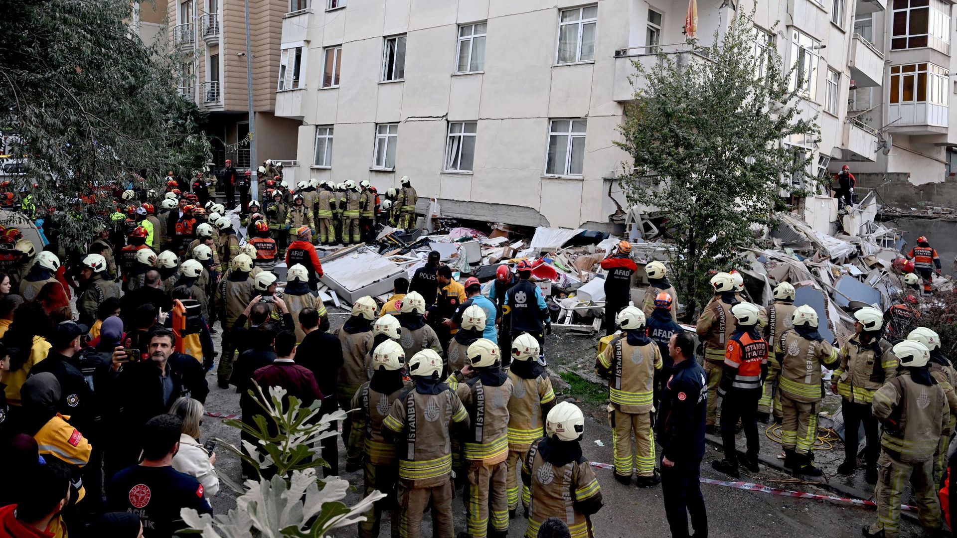 Maltepe'deki yıkılan binayla ilgili gerçek ortaya çıktı: 3 katlı iş merkezi 7 katlı apartmana dönüştürülmüş