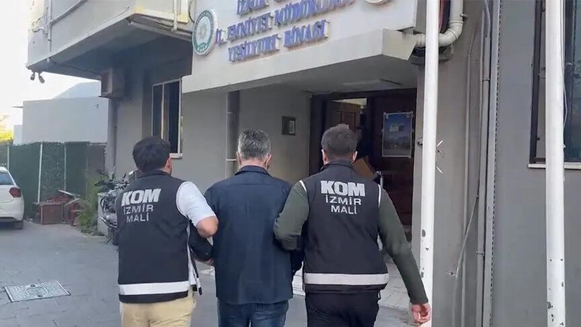 Bayraklı Belediyesi operasyonu: Eski Belediye Başkanı Sandal ve 5 kişi tutuklandı