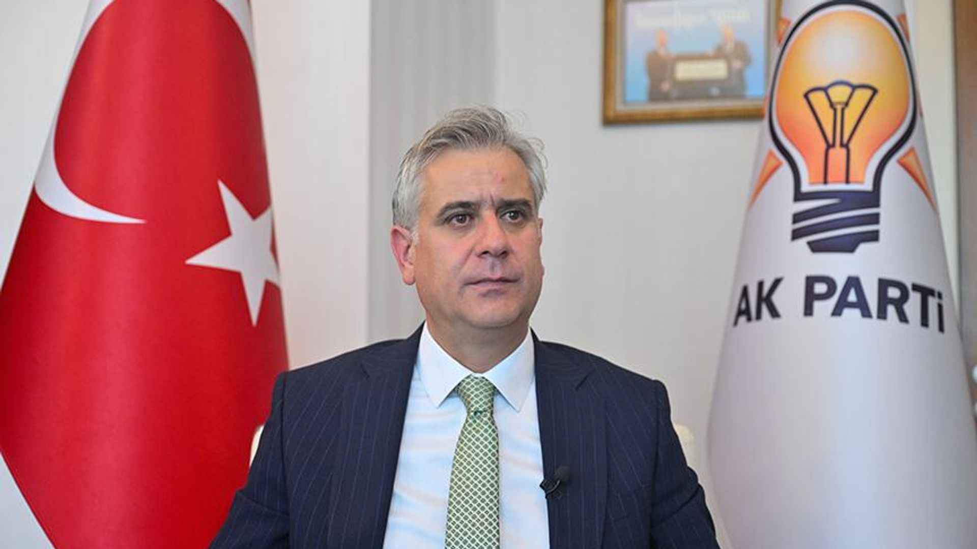 AK Parti'ye bir büyükşehir belediye başkanı daha katılacak: Canlı yayında açıkladı