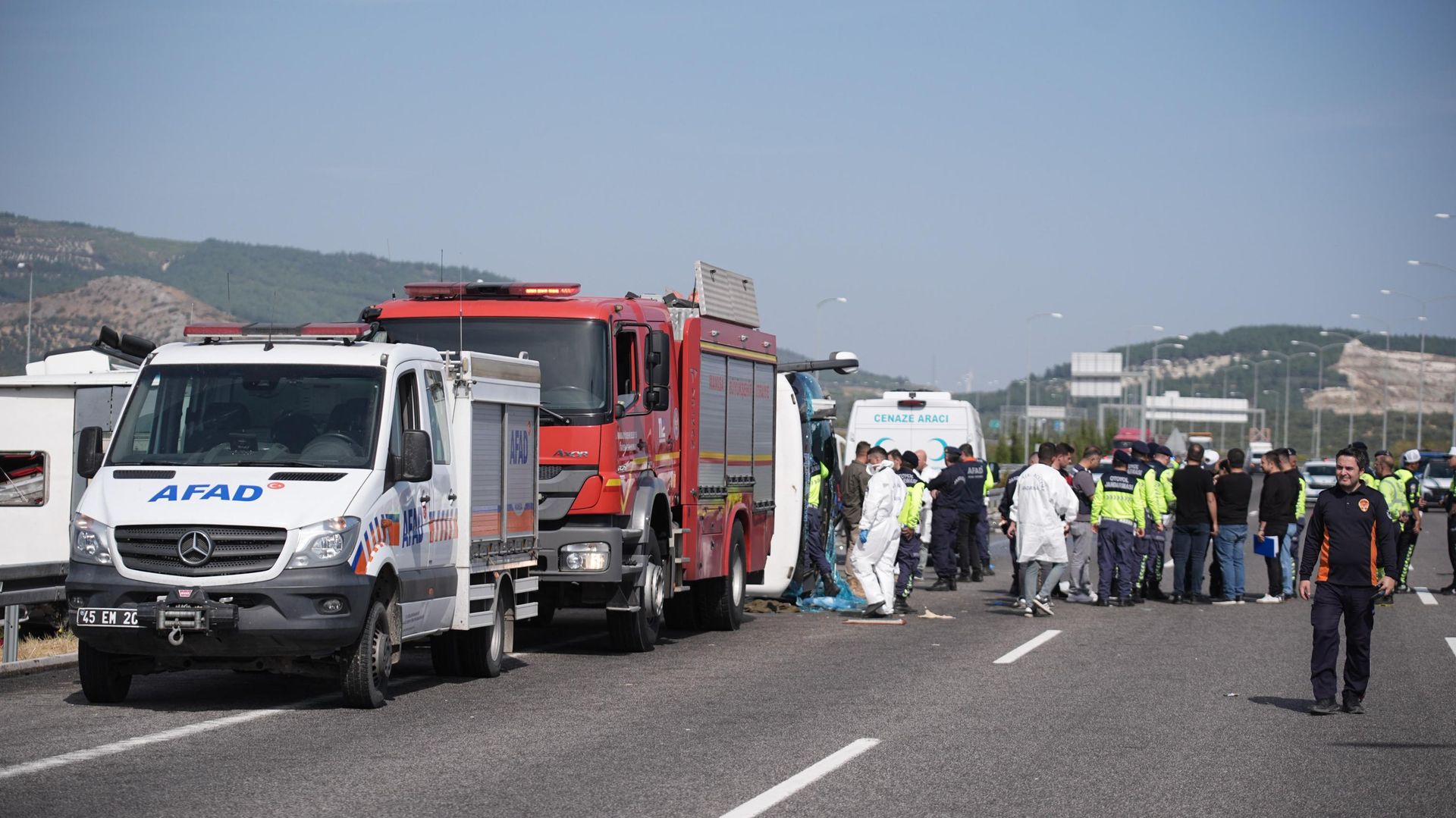 Manisa'da tır ile yolcu otobüsü çarpıştı, 11 kişi öldü, çok sayıda yaralı var: 2 şoför gözaltına alındı