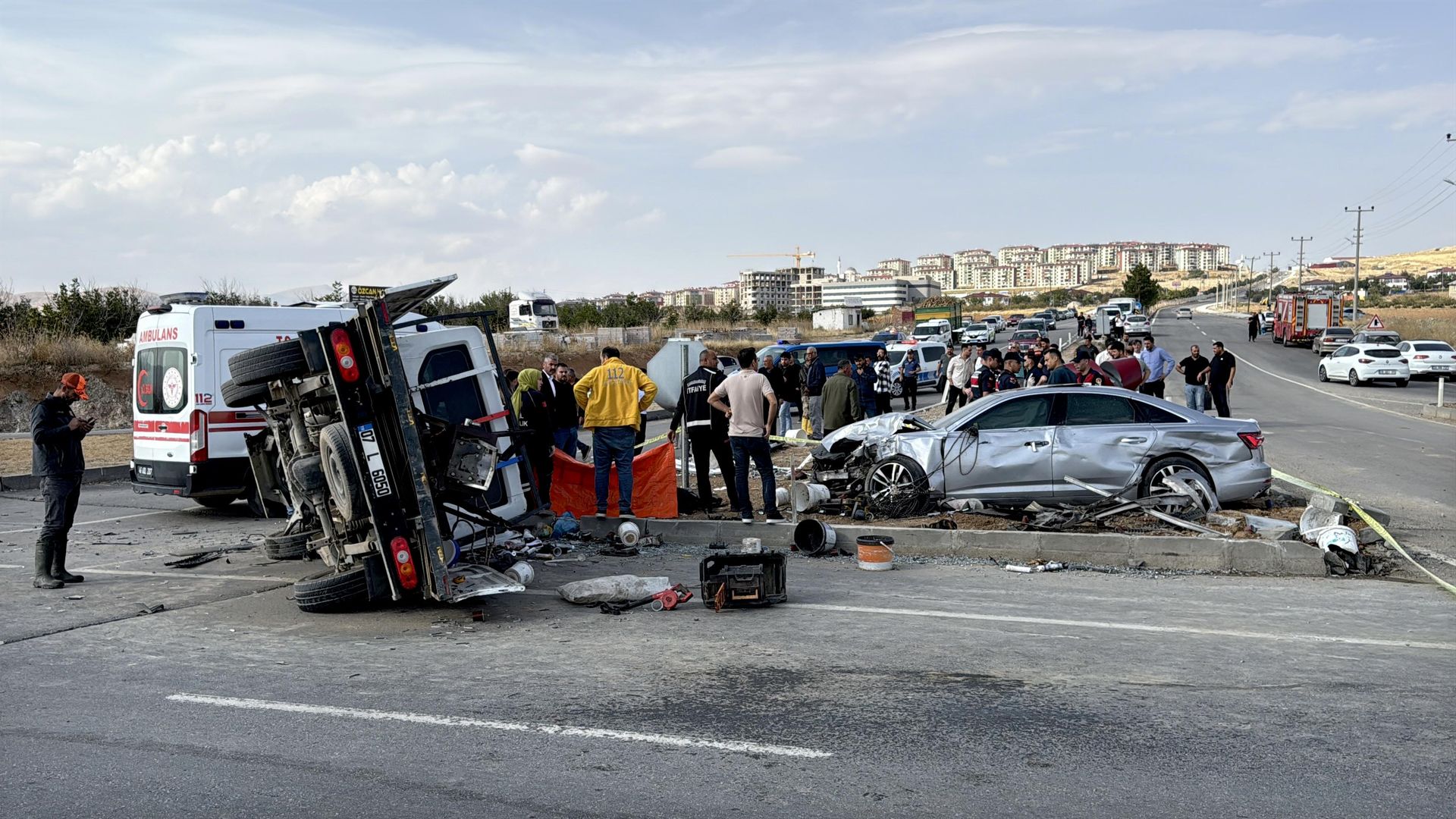 MHP konvoyunda kaza: 1 kişi hayatını kaybetti, Milletvekili Zuhal Karakoç dahil 7 kişi yaralandı