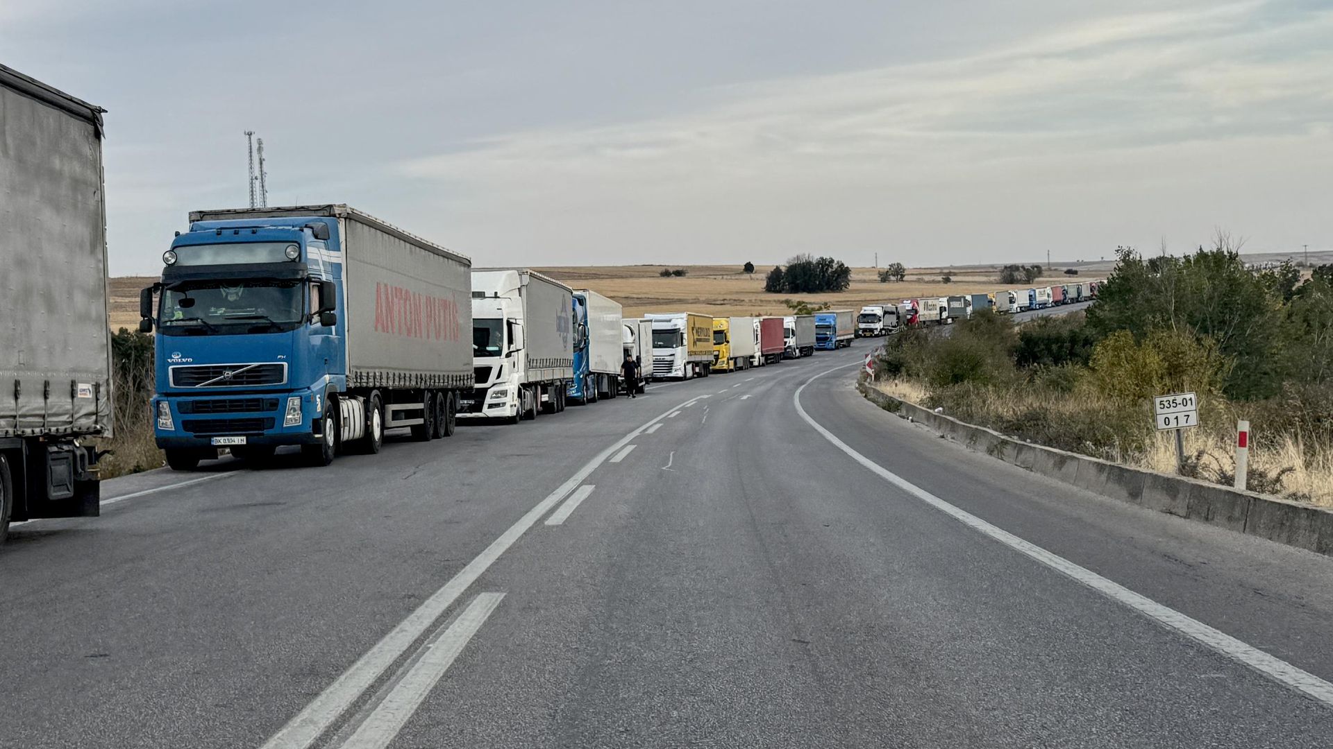 Hamzabeyli Sınır Kapısı'nda TIR kuyruğu 30 kilometreyi buldu