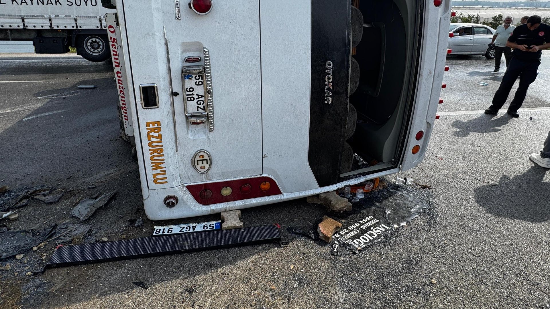 Antalya'da midibüs devrildi: İlk belirlemelere göre 5 kişi yaralı