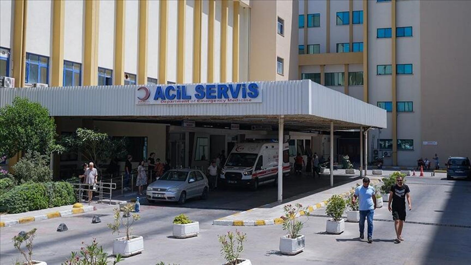 İzmir'de gıda zehirlenmesi şüphesi: 80 işçi hastaneye kaldırıldı