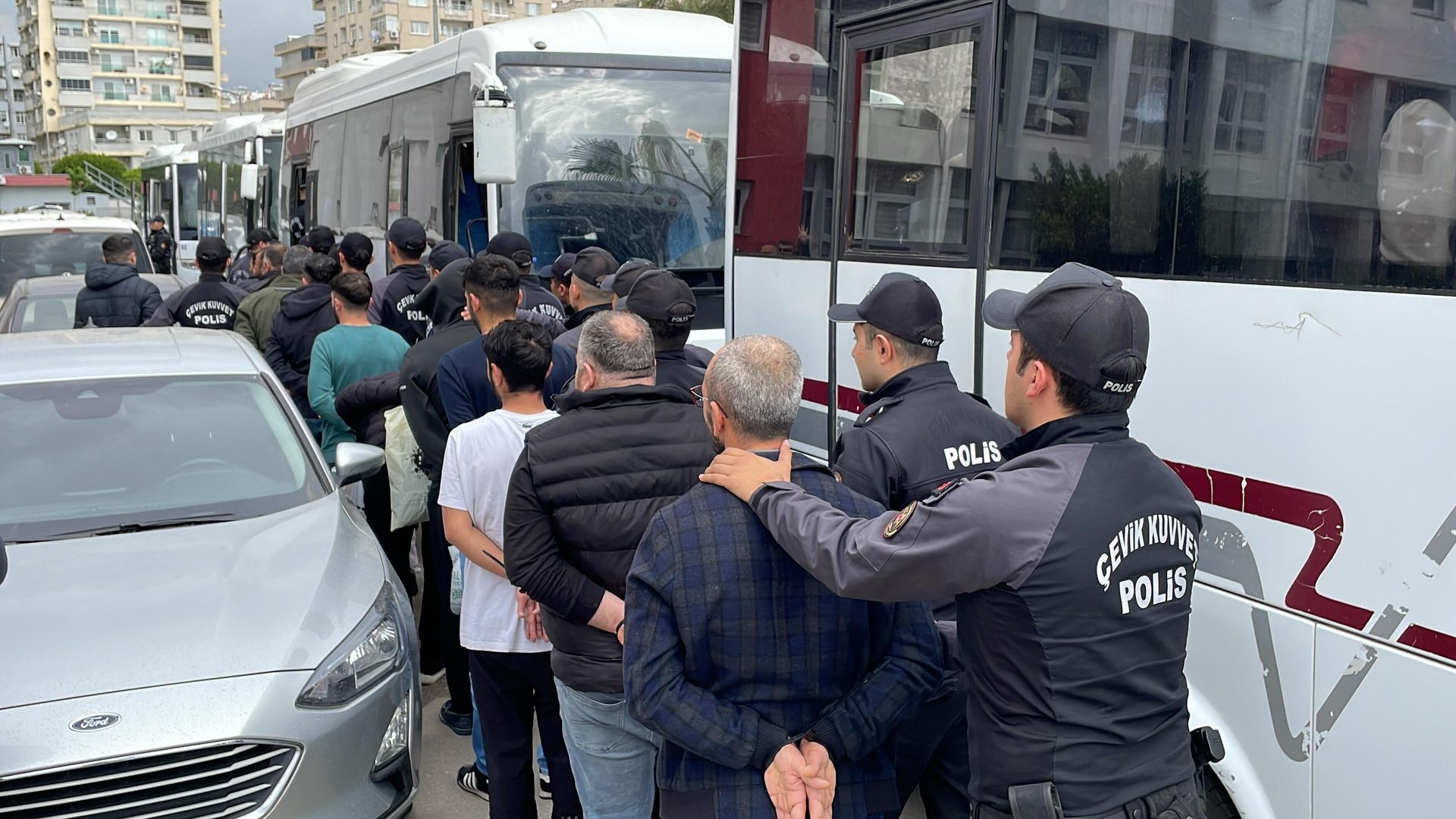 Ardahan merkezli rüşvet operasyonu: Belediye Başkanı Çamlıyurt'un da bulunduğu 10 şüpheli tutuklandı