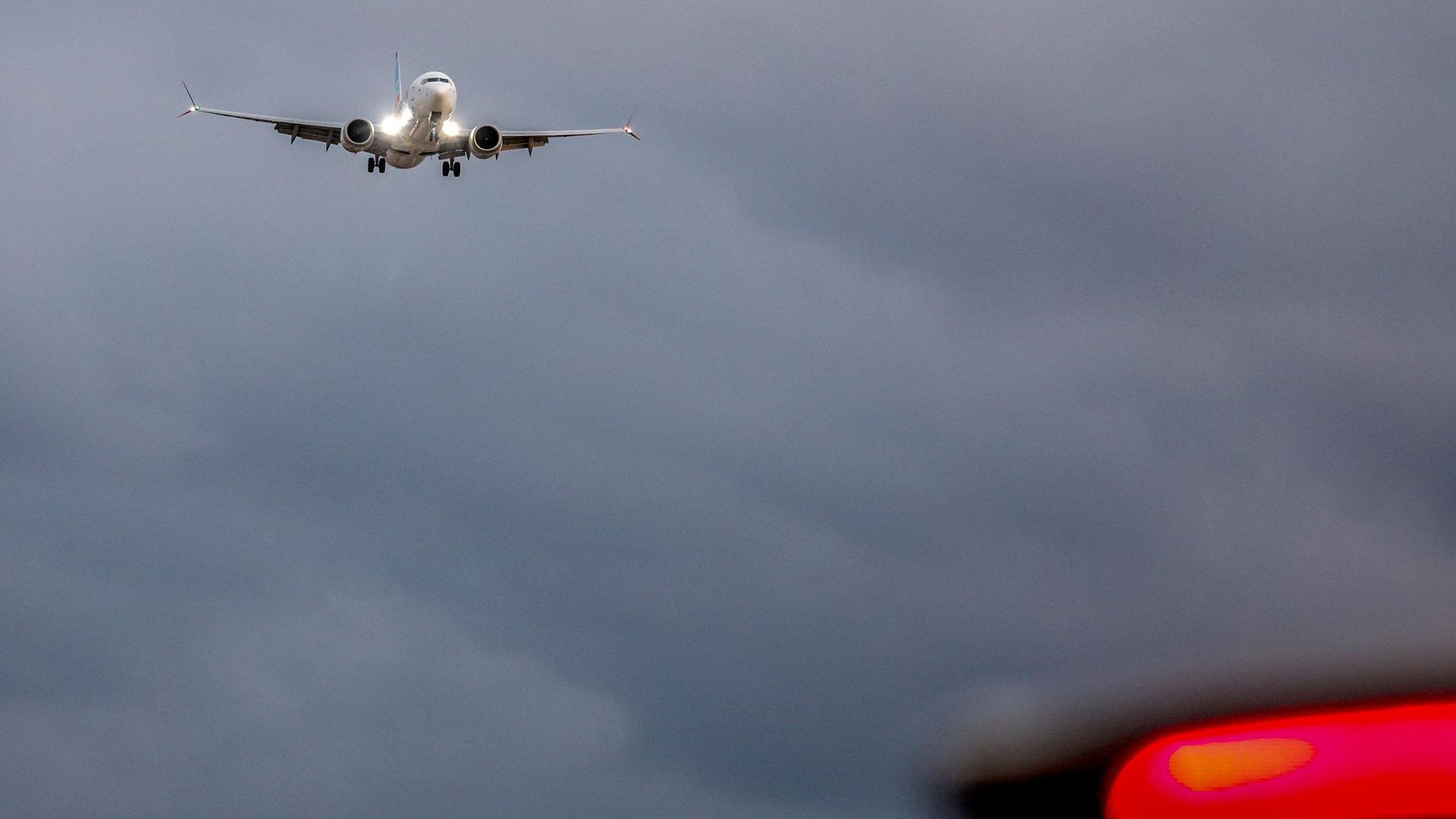 İstanbul'da fırtına uçuşları vurdu: 43 uçak iniş yapamadı