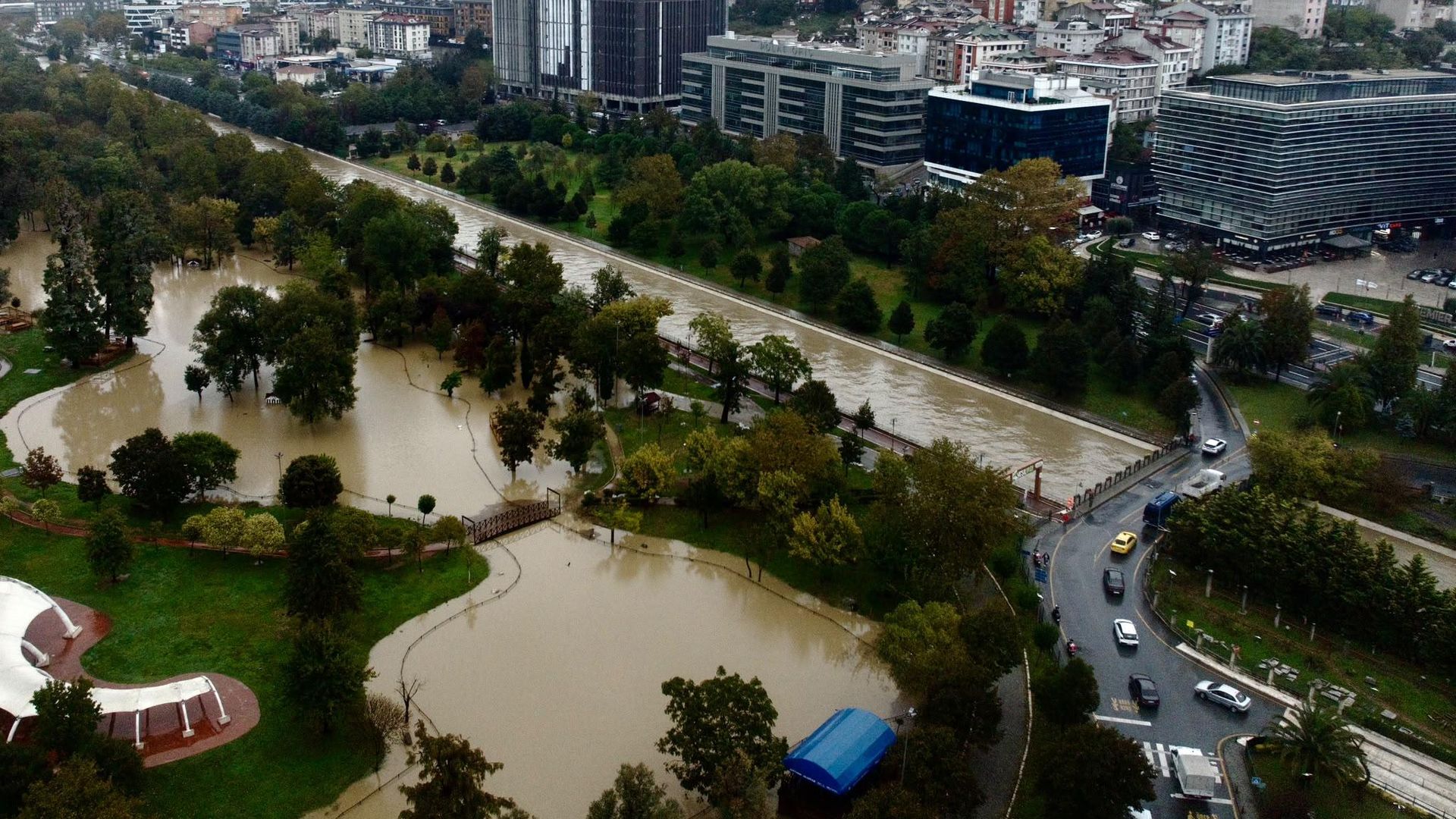 İstanbul Valisi Davut Gül: Dere yatağındaki yerler yıkılacak, pazartesi okullar açılacak