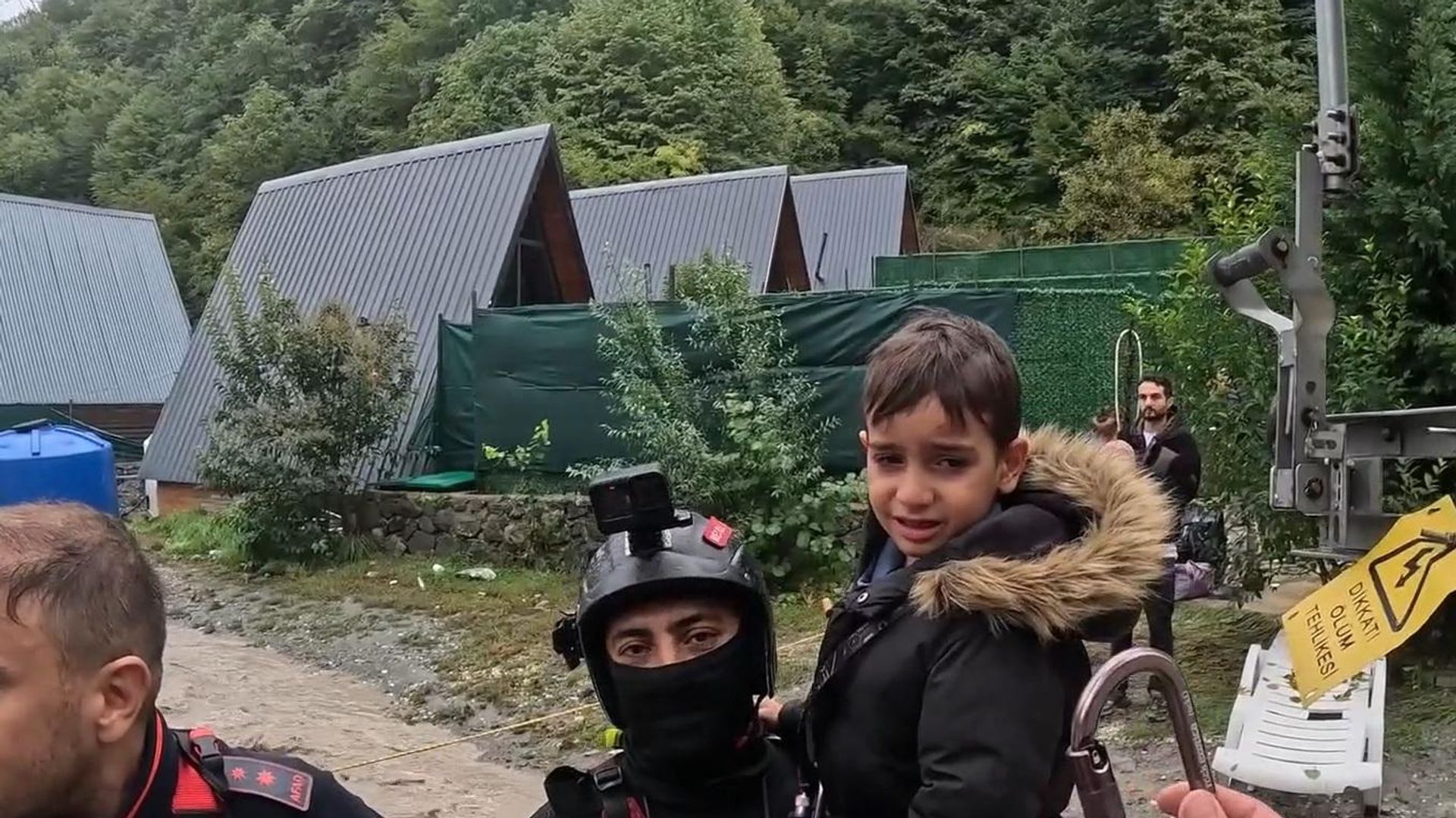 Sakarya'da sağanak sonrası sel: Sapanca'da mahsur kalanlar AFAD tarafından kurtarıldı