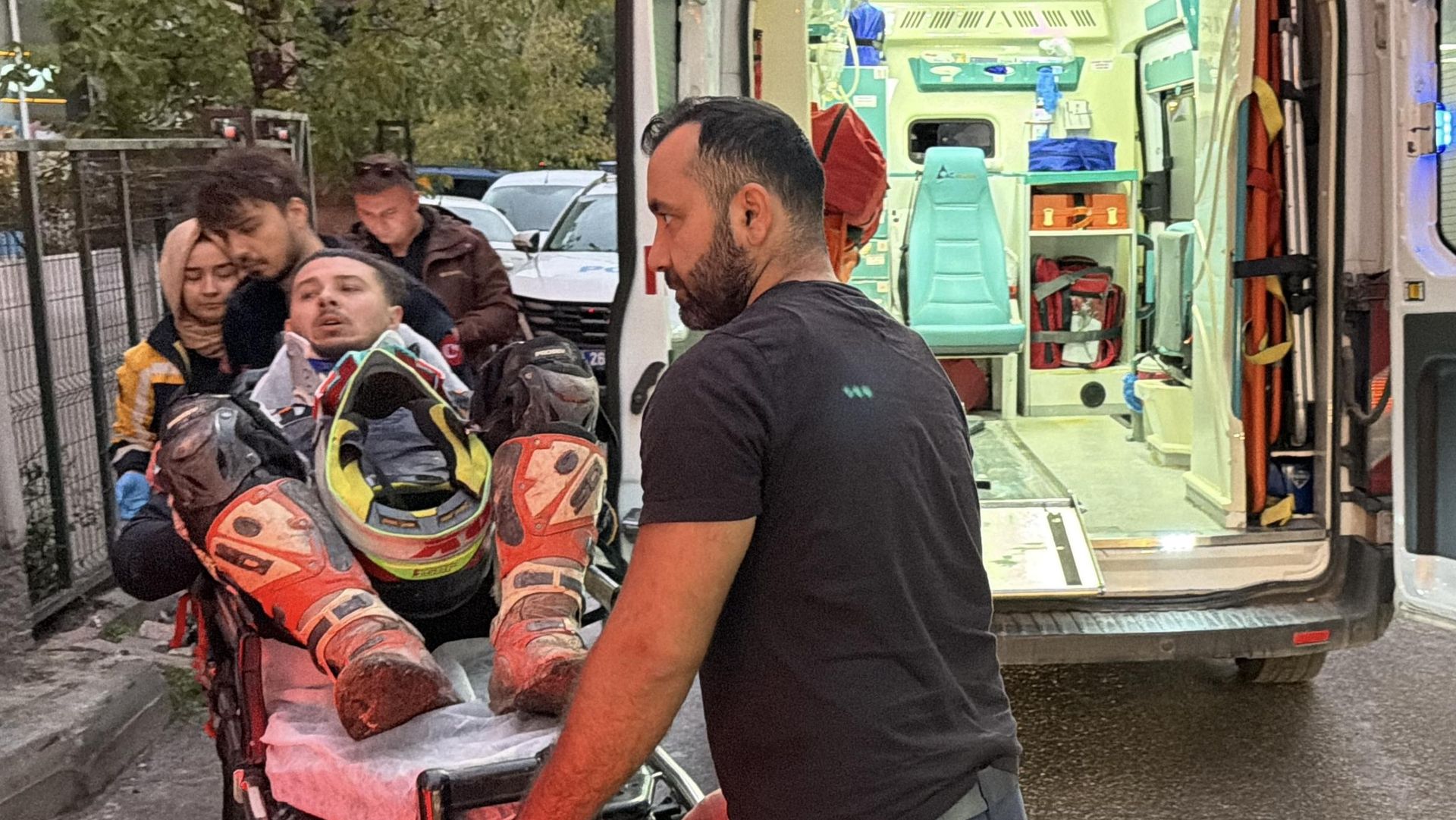 Polisten kaçan motosiklet sürücüsü başka bir polis aracına çarptı: 258 bin TL ceza kesildi