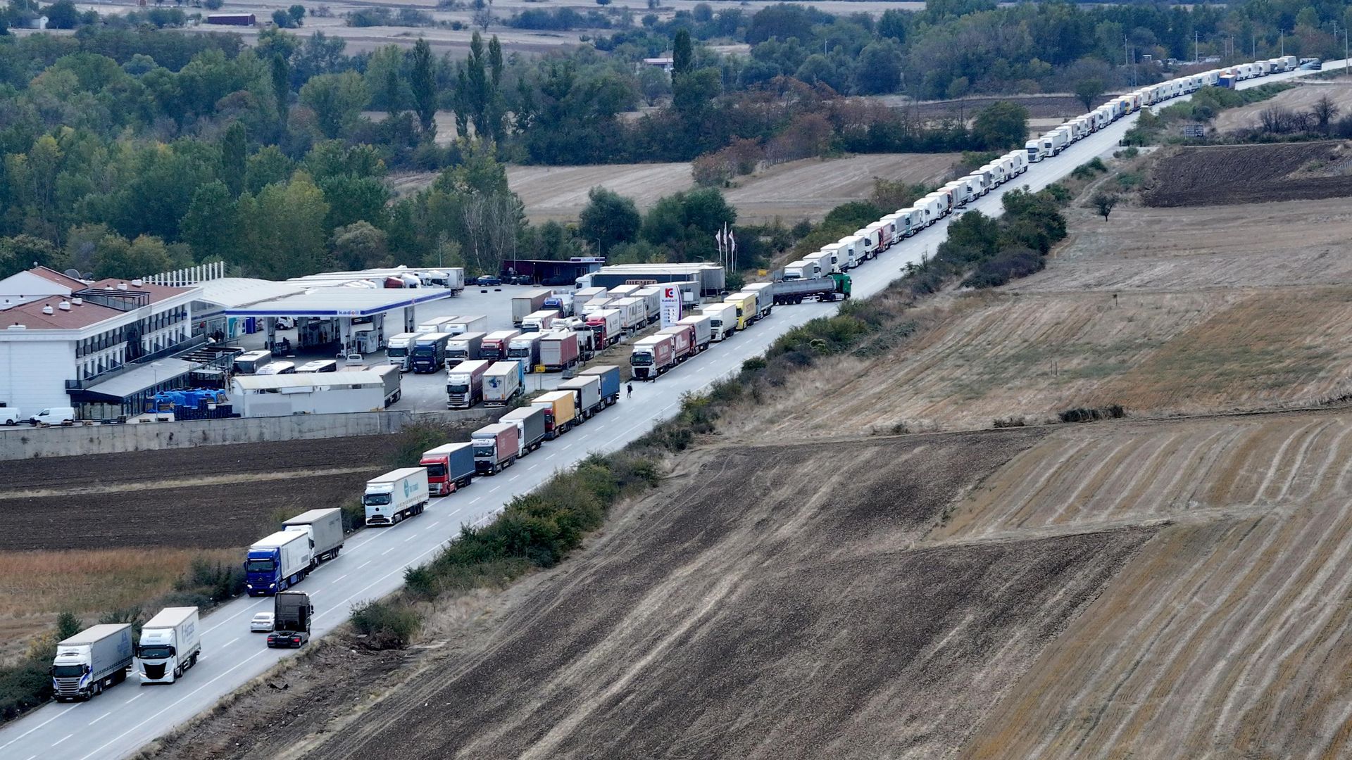 Hamzabeyli'de TIR kuyruğu 27 kilometreye ulaştı
