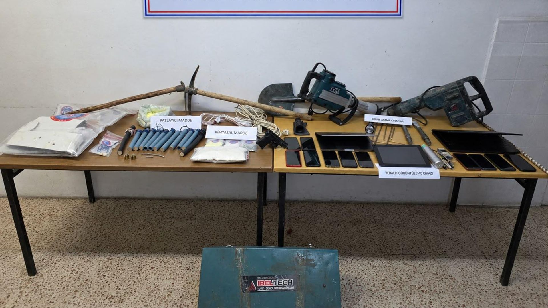 Manisa'da define ararken suçüstü yakalandılar: 8 kişi gözaltına alındı