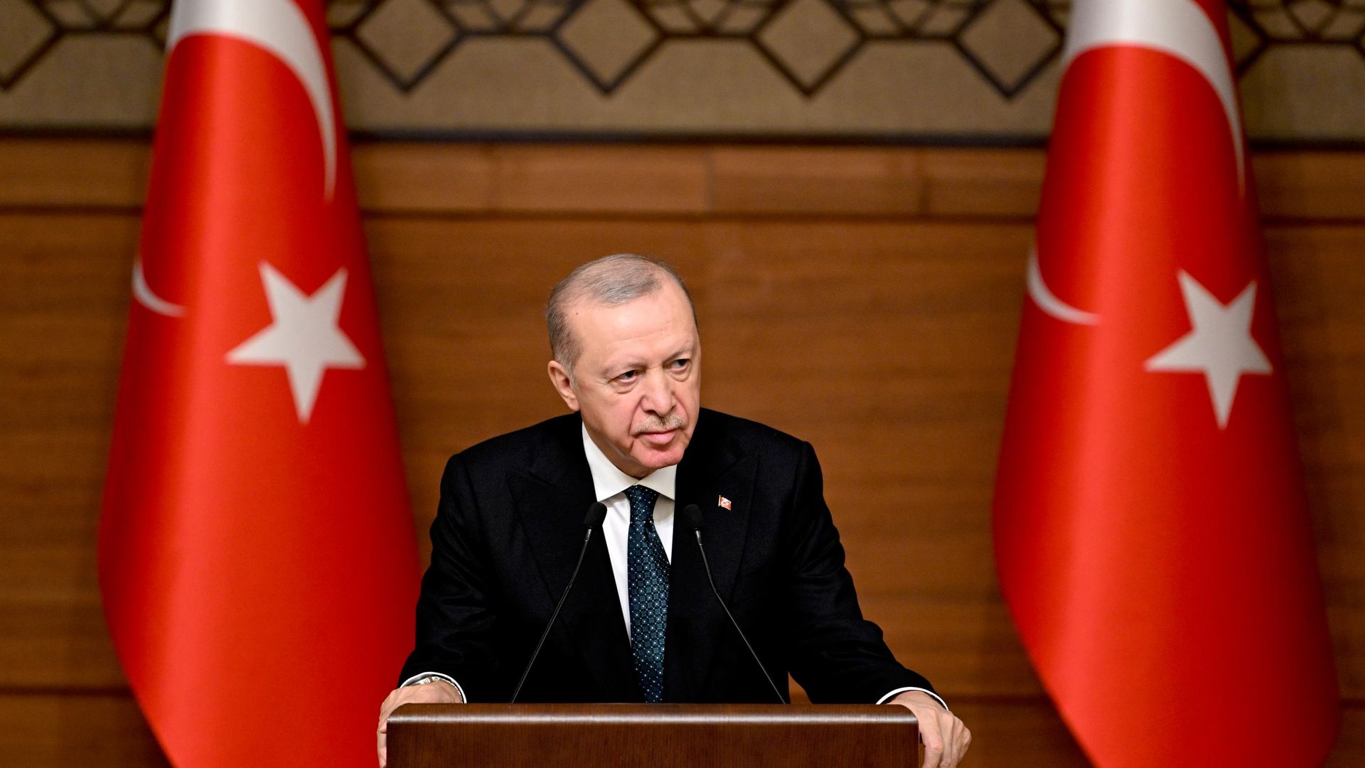 Cumhurbaşkanı Erdoğan'dan fon krizi mesajı: Kol kırılır yen içinde kalır demeyeceğiz