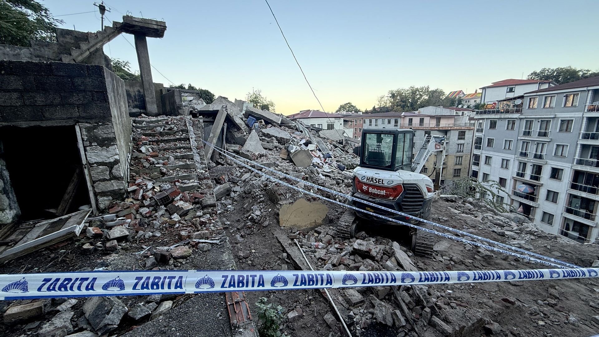 Zonguldak'ta çöken binanın çevresindeki 7 bina tahliye edildi: 3 şüpheliye gözaltı kararı