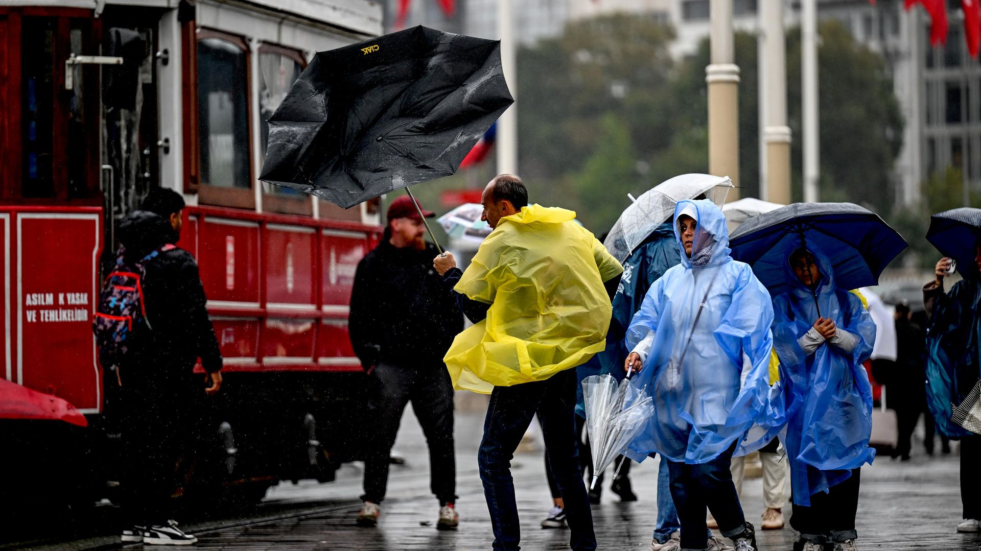İstanbul için saat verildi, AKOM uyardı: Yeni yağışlı hava dalgası geliyor