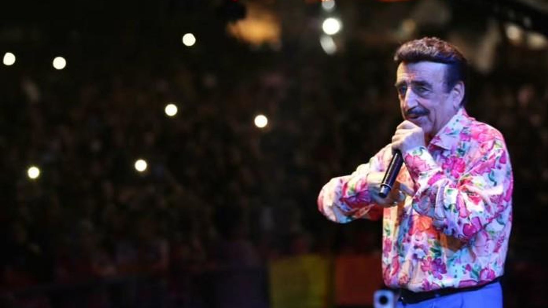 Hakkı Bulut sahnede fenalaşarak hastaneye kaldırıldı