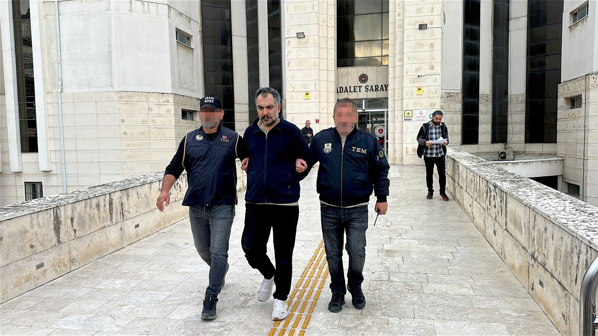Türk bayrağına ve Atatürk'e hakaret içeren paylaşımlar yapmıştı: O öğretmen tutuklandı